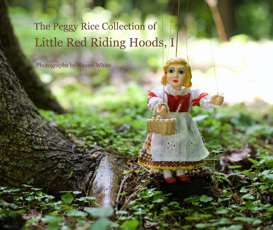 Ver The Peggy Rice Collection of Little Red Riding Hoods, I por Photographs by Naomi White