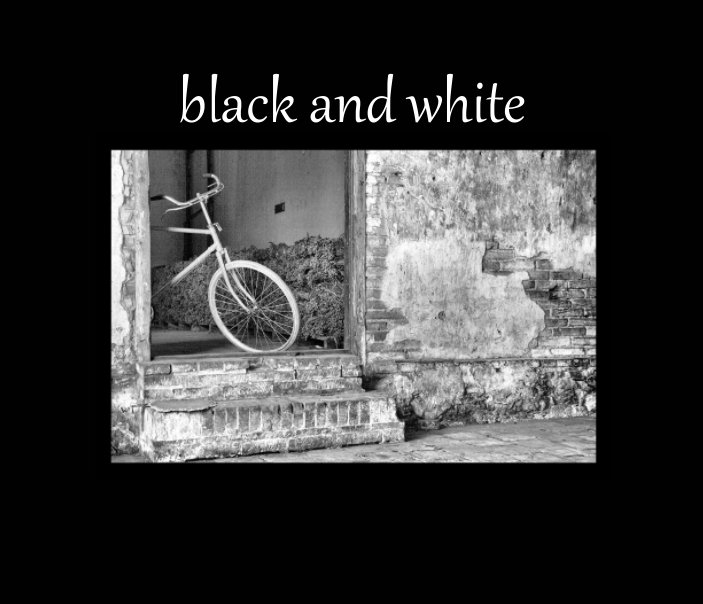 Visualizza Black and white di Gabriela Vogel