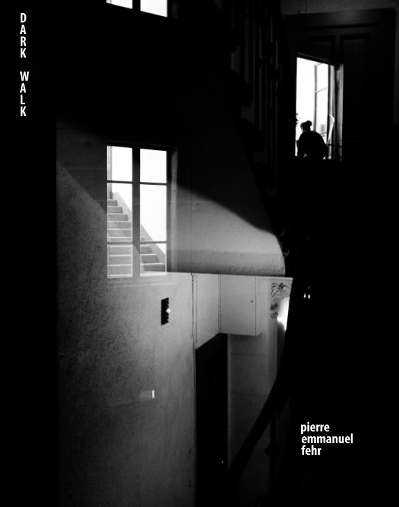 Ver Dark Walk por Pierre-Emmanuel Fehr