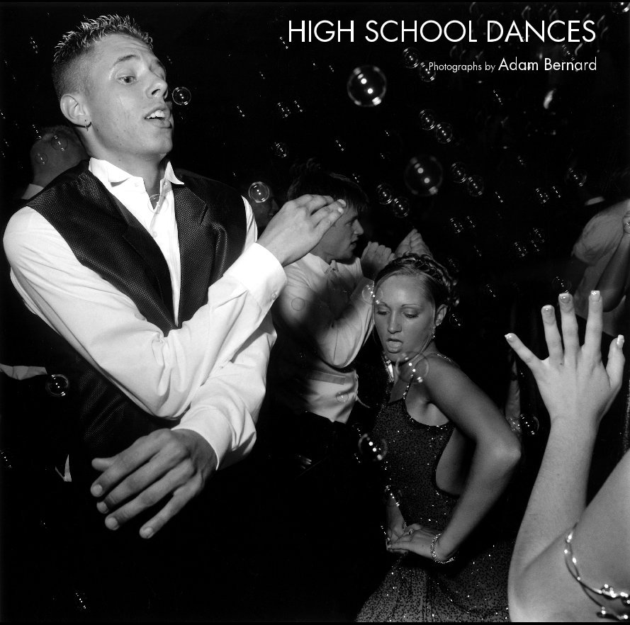 Visualizza HIGH SCHOOL DANCES di Photographs by Adam Bernard