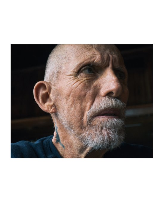 Voir %(titre) par %(nom_de_l'auteur)