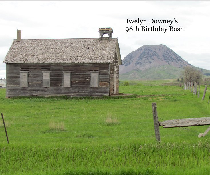 Bekijk Evelyn Downey's 96th Birthday Bash op Malinda Powell