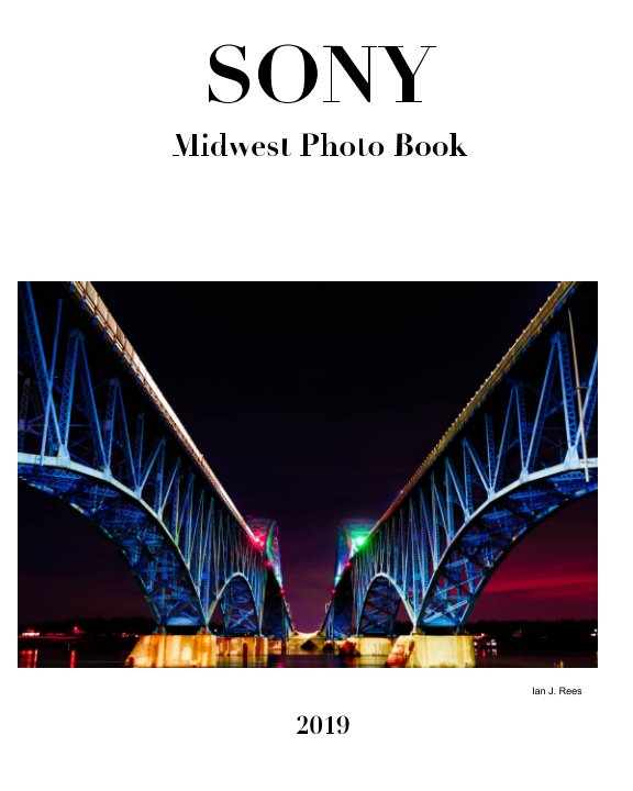 Bekijk Midwest Photobook 2019 op Aaron Schwartz