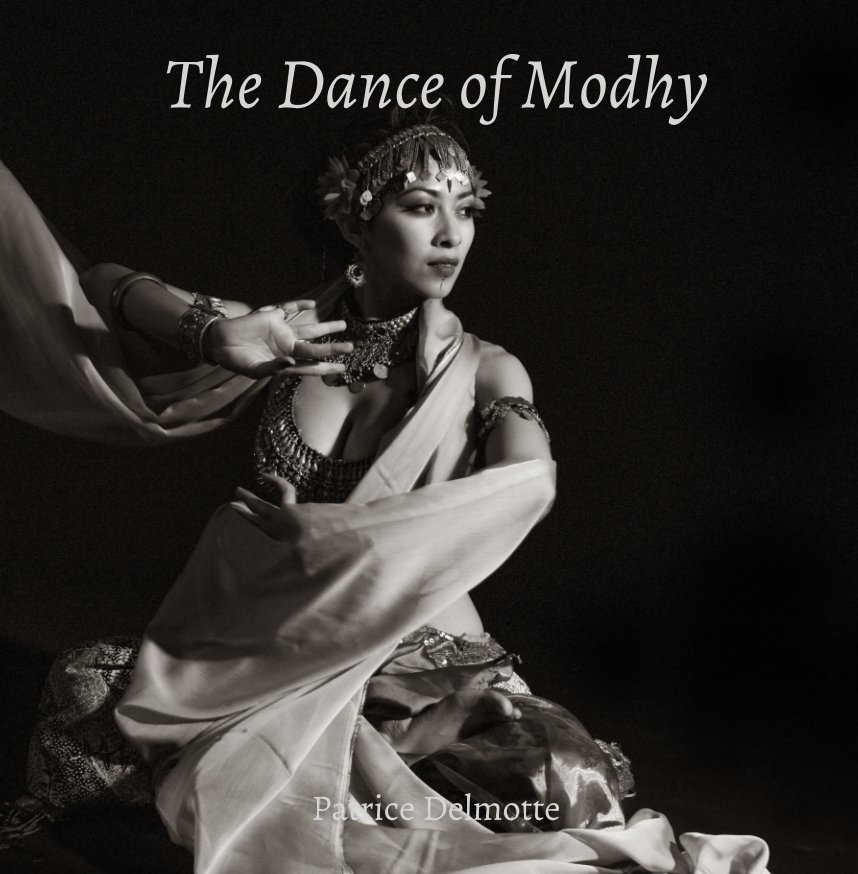 Bekijk The Dance of Modhy - Fine Art Photo Collection - 30x30 cm - She who is a dancer can only sway the silk of her hair. op Patrice Delmotte
