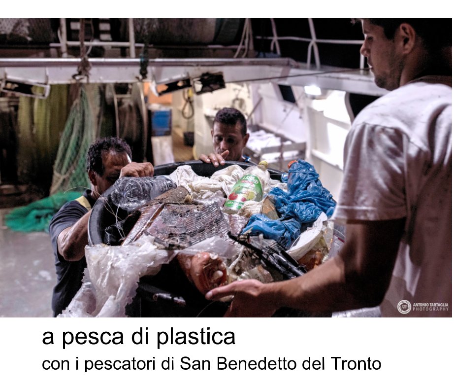 Ver A pesca di plastica por Eleonora de Sabata