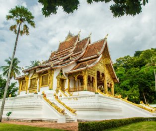 LAOS entre TRADITIONS ET MODERNITE book cover