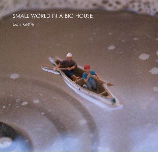 Ver SMALL WORLD IN A BIG HOUSE por Dan Kettle