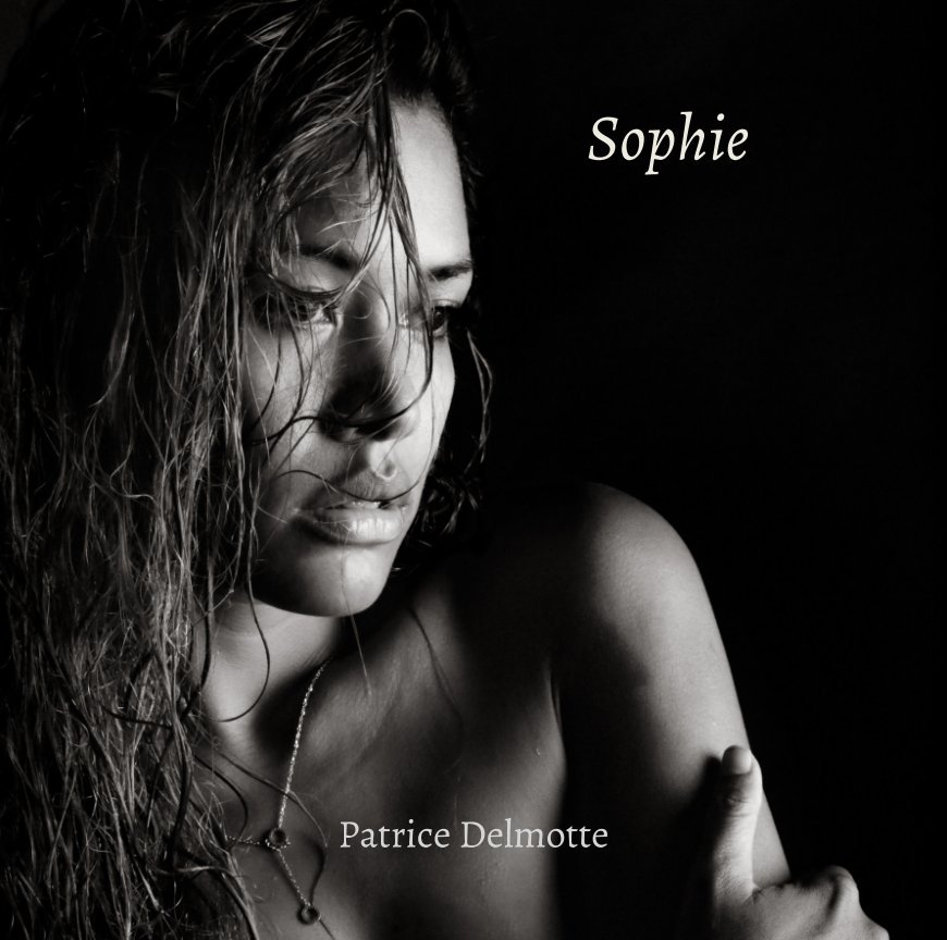 Bekijk Sophie - Fine Art Photo Collection - 30x30 cm - A model from the Dayak country. op Patrice Delmotte
