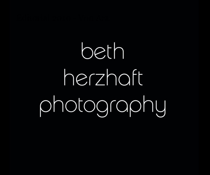 Visualizza Beth Herzhaft - Portraits 2010 di Beth Herzhaft