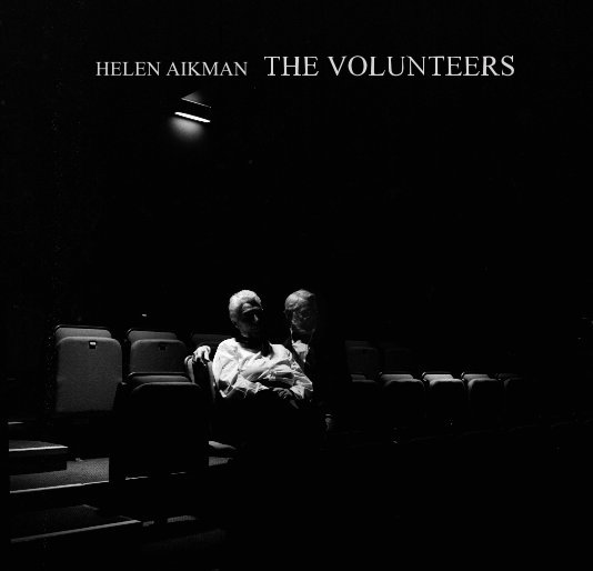 Ver THE VOLUNTEERS por Helen Aikman