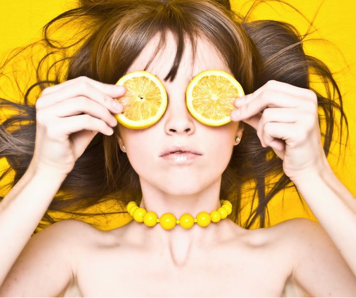 Лимонная девушки 1. Фотосессия в желтом. Портрет в желтых тонах. Маски модные желтые. Идеи фото на желтом фоне.
