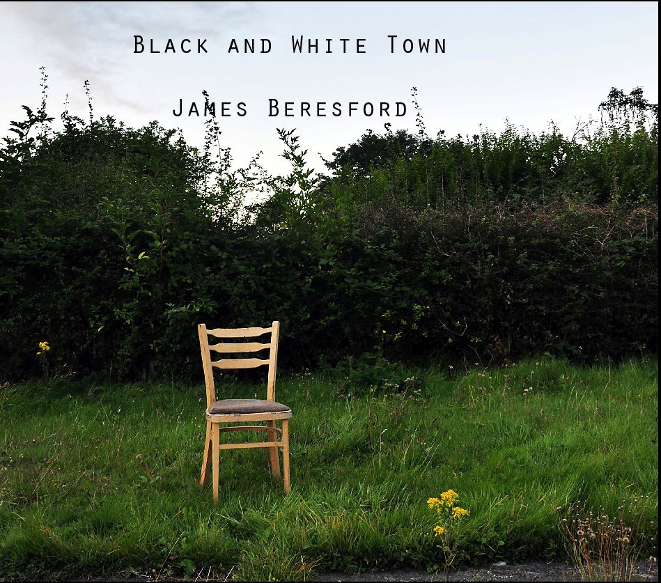 Ver Black and White Town por James Beresford