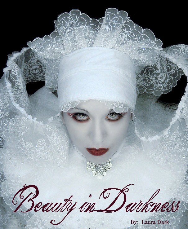Visualizza Beauty in Darkness di Laura Dark