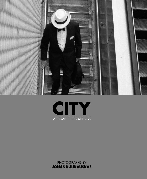 Voir %(titre) par %(nom_de_l'auteur)