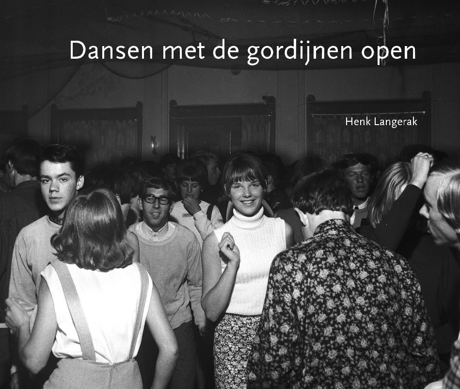 View Dansen met de gordijnen open (groot formaat, hardcover) by Henk Langerak