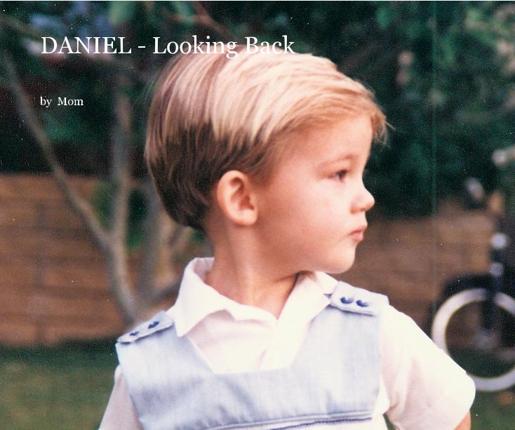 DANIEL - Looking Back nach Mom anzeigen