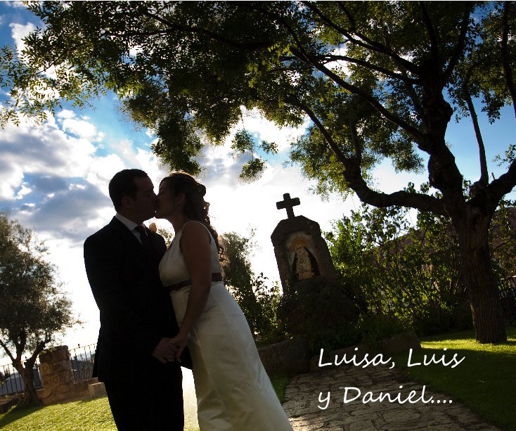 View Luisa, Luis y Daniel.... by Leon Gutierrez