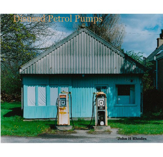 Visualizza Disused Petrol Pumps di John H Rhodes