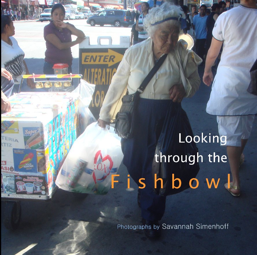 Visualizza Looking through the Fishbowl di Savannah Simenhoff