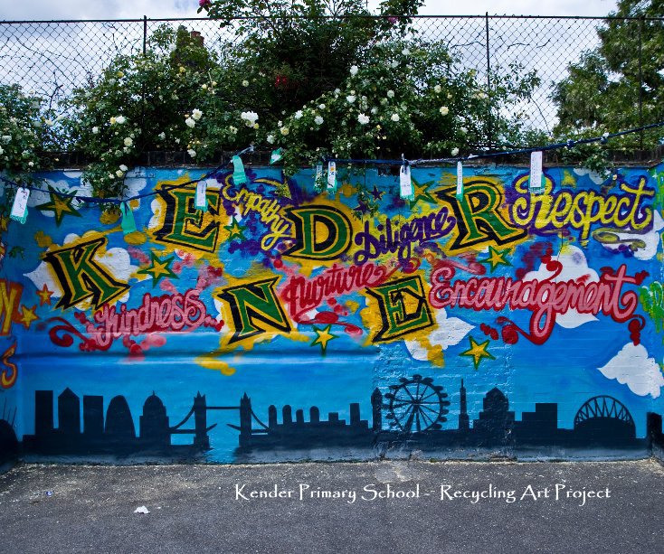 Ver Kender Primary School - Recycling Art Project por Julie Brooke