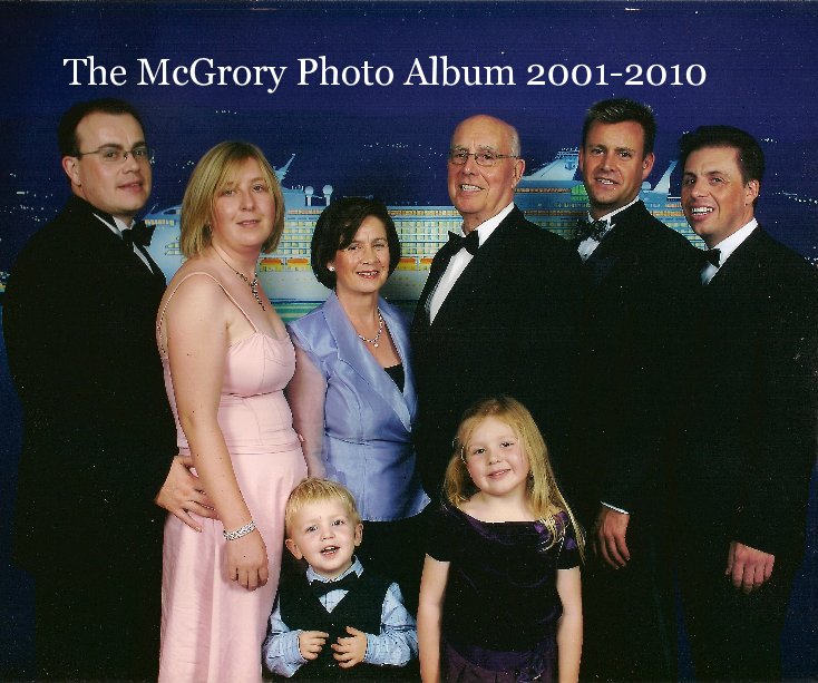 Visualizza The McGrory Photo Album 2001-2010 di Tony McGrory
