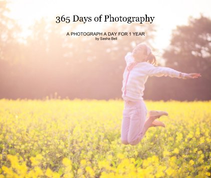 365 days of photography (365 Project) by Sasha Bell book cover