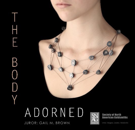 Ver THE BODY ADORNED (Juror: Gail M. Brown) por SNAG (Society of North American Goldsmiths)