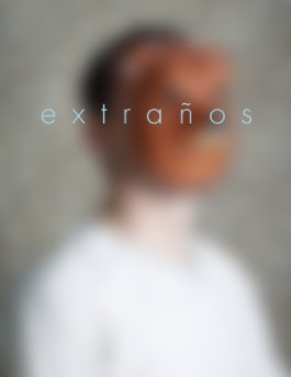 Extraños book cover