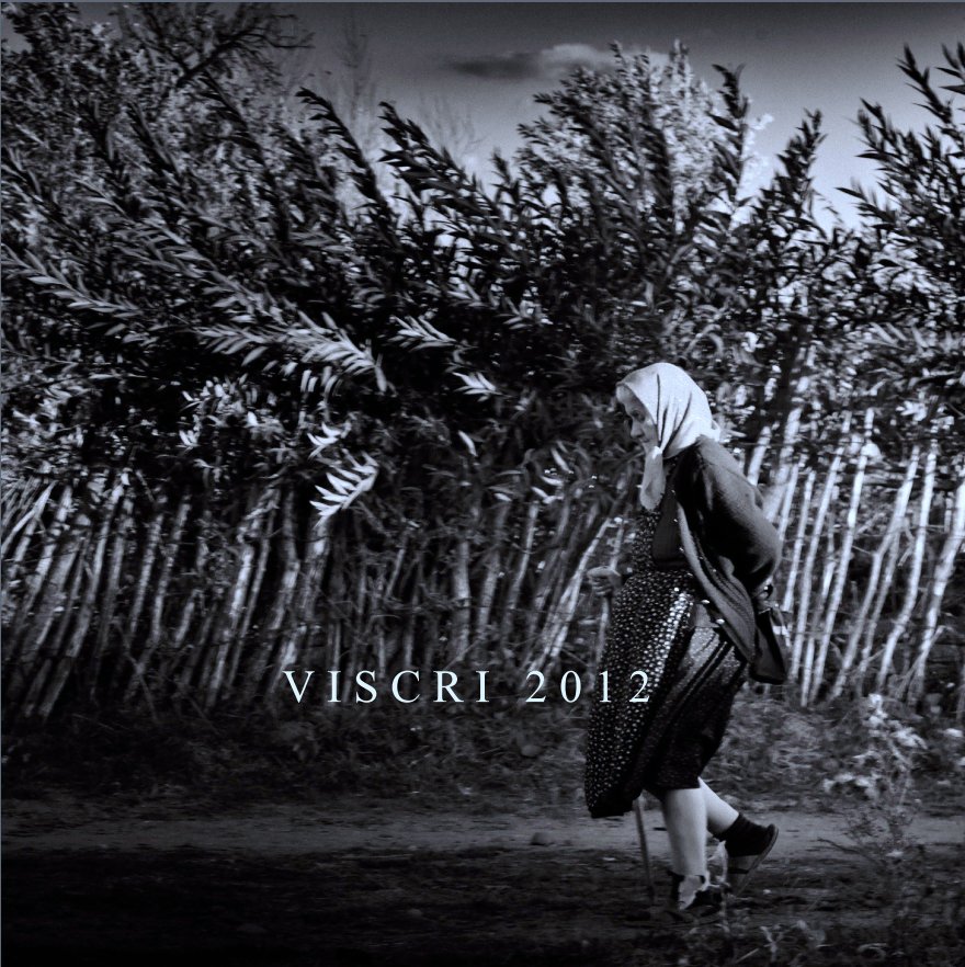 Voir %(titre) par %(nom_de_l'auteur)