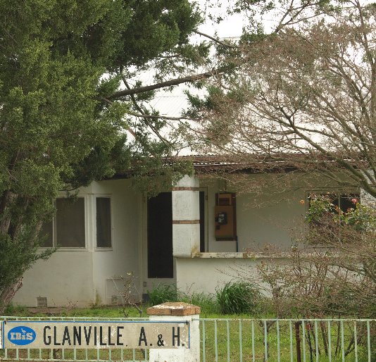 Glanville Family Farm nach Tricia Burchell & Helen Strawford anzeigen