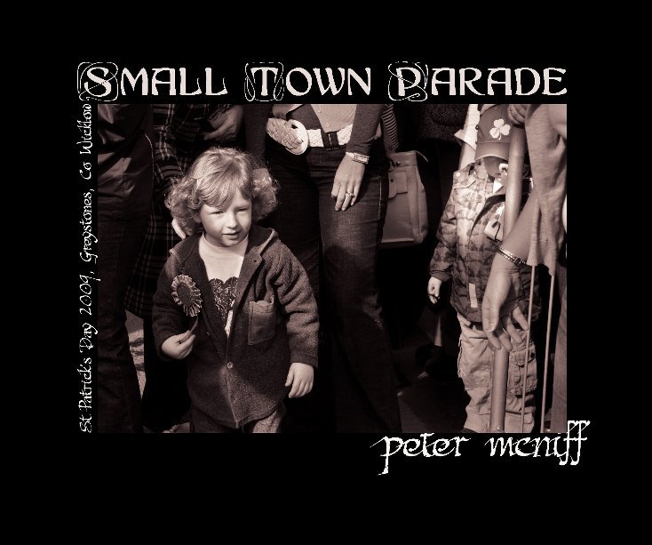 Ver Small Town Parade por Peter McNiff