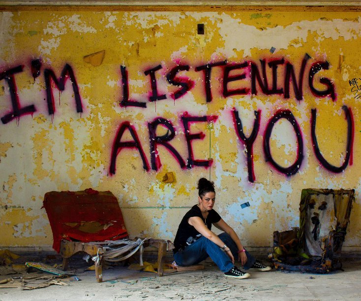 Ver I'm Listening Are You? por Sally Blottiaux
