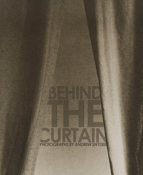 Ver Behind The Curtain por Andrew Snyder